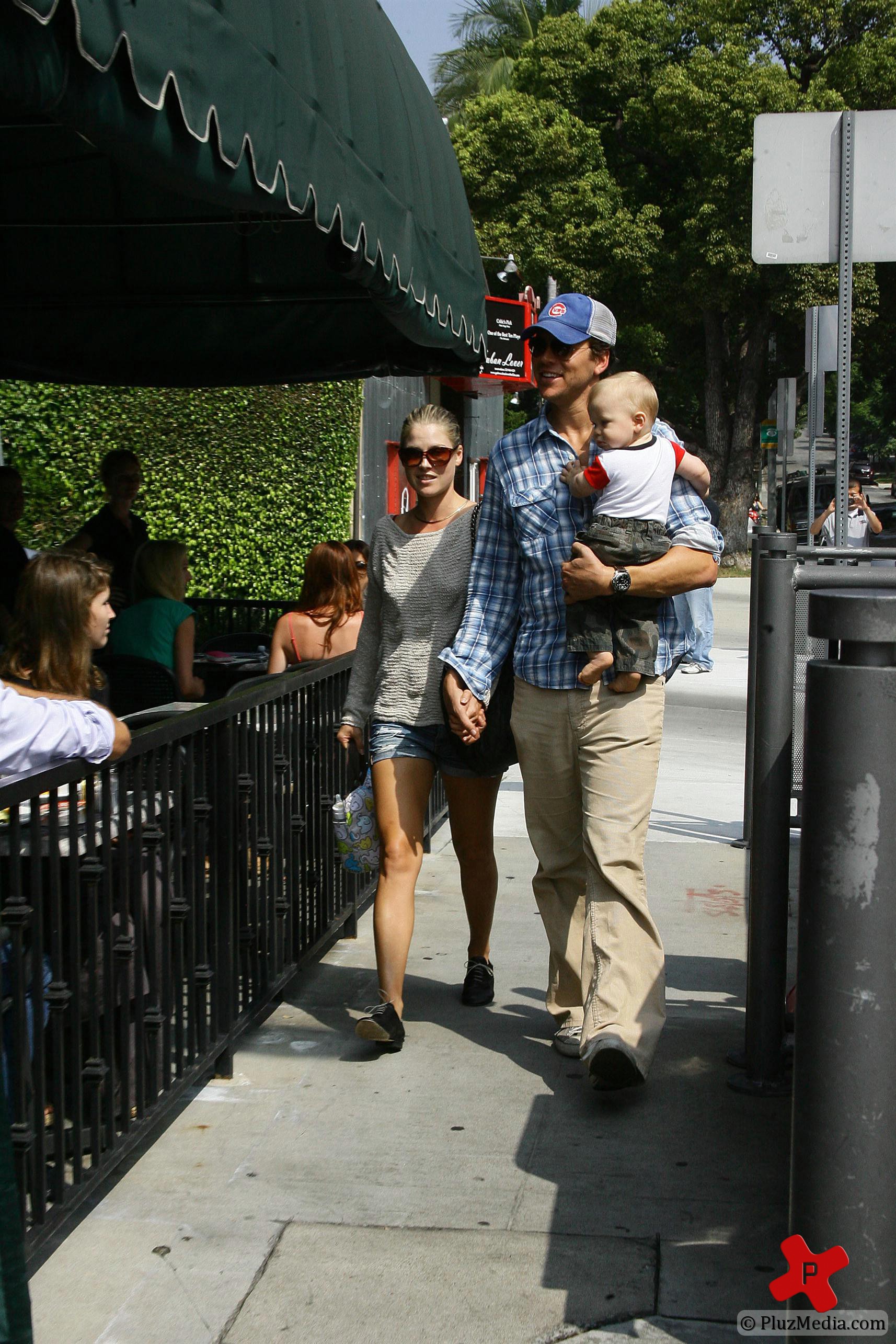 Ali Larter with husband Hayes MacArthur leaving Hugo's restaurant photos | Picture 77087